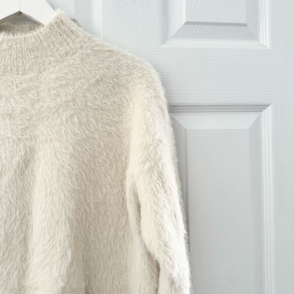Mersea Iced Latte Cream Chalet Mockneck Fuzzy Knit Kangaroo Pocket Sweater S/M - Picture 5 of 15